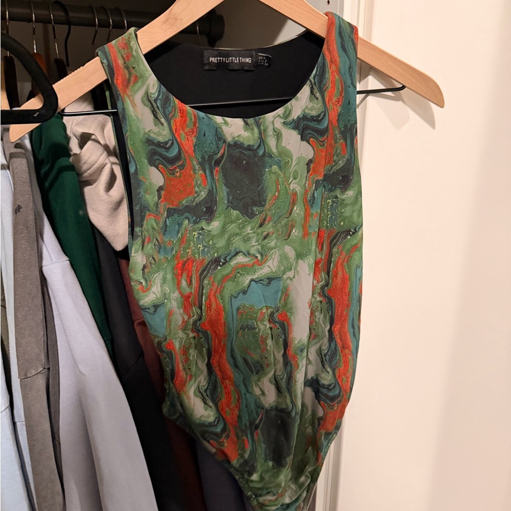 PrettyLittleThing Green and Red Swirl Bodysuit